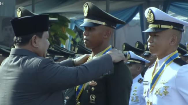 Prabowo melantik Perwira Remaja TNI-Polri. [Youtube Setpres]